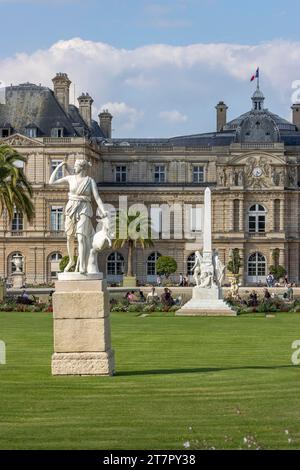 Stone sculptures in front of the Palais du Luxembourg in the Jardin du Luxembourg, Paris, Ile-de-France, France Stock Photo