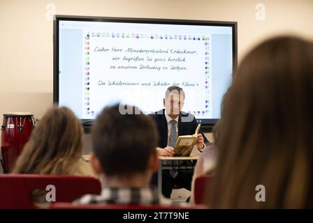 Stolpen, Germany. 17th Nov, 2023. Michael Kretschmer (CDU), Minister President of Saxony, reads from the book 'Mein Freund Otto, das wilde Leben und ich' by Silke Lambeck to primary school pupils in year 4 as part of the nationwide Read Aloud Day at Basaltus Primary School. The nationwide Read Aloud Day was launched in 2004 by the weekly newspaper 'Die Zeit', the Reading Foundation and Deutsche Bahn. Credit: Robert Michael/dpa/Alamy Live News Stock Photo