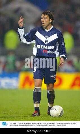 FOOTBALL - FRENCH CHAMPIONSHIP 2002/03 - 021116 - OLYMPIQUE LYONNAIS v GIRONDINS BORDEAUX - BRUNO BASTO (BOR) - PHOTO LAURENT BAHEUX / FLASH PRESS Stock Photo