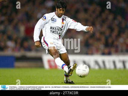 FOOTBALL - FRENCH CHAMPIONSHIP 2002/03 - 021116 - OLYMPIQUE LYONNAIS v GIRONDINS BORDEAUX - VIKASH DHORASOO (LYON) - PHOTO LAURENT BAHEUX / FLASH PRESS Stock Photo