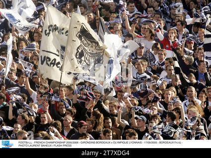 FOOTBALL - FRENCH CHAMPIONSHIP 2005/2006 - GIRONDINS BORDEAUX v OLYMPIQUE LYONNAIS - 17/09/2005 - BORDEAUX FANS - PHOTO LAURENT BAHEUX / FLASH PRESS Stock Photo