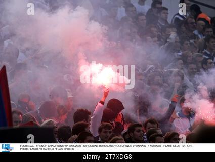 FOOTBALL - FRENCH CHAMPIONSHIP 2005/2006 - GIRONDINS BORDEAUX v OLYMPIQUE LYONNAIS - 17/09/2005 - FLARE ILLUSTRATION - PHOTO LAURENT BAHEUX / FLASH PRESS Stock Photo