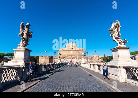 Ponte Sant'Angelo, Mausoleum of Hadrian (Castel Sant'Angelo), UNESCO World Heritage Site, Rome, Latium (Lazio), Italy, Europe Stock Photo