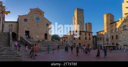 View of historic centre and towers in Piazza del Duomo, San Gimignano, UNESCO World Heritage Site, Province of Siena, Tuscany, Italy, Europe Stock Photo