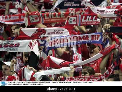 FOOTBALL - FRENCH CHAMPIONSHIP 2005/2006 - LILLE OSC v SAINT ETIENNE - 24/09/2005 - LILLE FANS - PHOTO LAURENT BAHEUX / FLASH PRESS Stock Photo