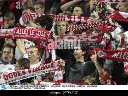 FOOTBALL - FRENCH CHAMPIONSHIP 2005/2006 - LILLE OSC v SAINT ETIENNE - 24/09/2005 - LILLE FANS - PHOTO LAURENT BAHEUX / FLASH PRESS Stock Photo