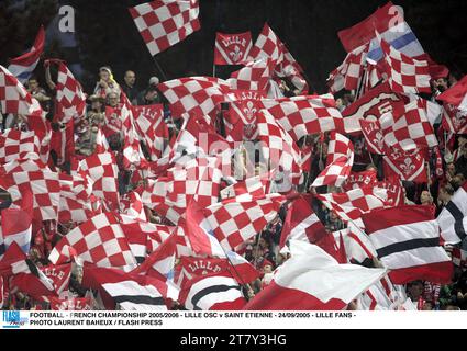 FOOTBALL - FRENCH CHAMPIONSHIP 2005/2006 - LILLE OSC v SAINT ETIENNE - 24/09/2005 - LILLE FANS - PHOTO LAURENT BAHEUX / FLASH PRESS Stock Photo