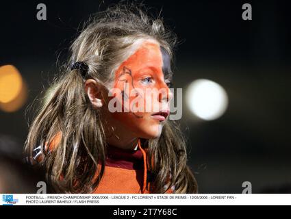 FOOTBALL - FRENCH CHAMPIONSHIP 2005/2006 - LEAGUE 2 - FC LORIENT v STADE DE REIMS - 12/05/2006 - LORIENT FAN - PHOTO LAURENT BAHEUX / FLASH PRESS Stock Photo