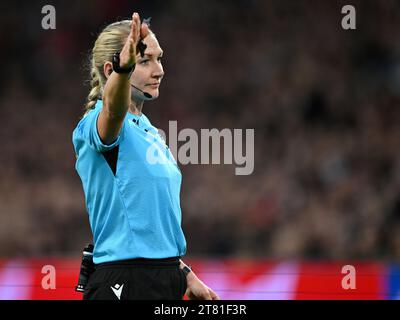 AMSTERDAM - Referee Tess Olofsson during the UEFA Women's Champions League Group C match between Ajax Amsterdam and Paris Saint Germain at the Johan Cruijff ArenA on November 15, 2023 in Amsterdam, Netherlands. ANP | Hollandse Hoogte | GERRIT VAN COLOGNE Stock Photo