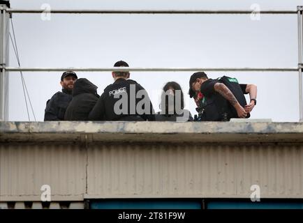 Southampton, Hampshire, UK. 16th Nov, 2023. One activist is arrested on the roof. Palestine Action occupy the roof of Italian arms industry, giant Leonardo at their factory in Southampton. Leonardo supply Israel with fighter jets and weaponry that are currently being used in Gaza. Palestine Action demands that arms companies providing weapons for Israel should be shut down permanently. They have announced that companies selling weapons to the Israeli Defence Force and their partner companies will be targeted with direct action. These actions are intended to highlight the plight Stock Photo