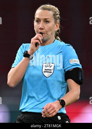 AMSTERDAM - Referee Tess Olofsson during the UEFA Women's Champions League Group C match between Ajax Amsterdam and Paris Saint Germain at the Johan Cruijff ArenA on November 15, 2023 in Amsterdam, Netherlands. ANP | Hollandse Hoogte | GERRIT VAN COLOGNE Stock Photo