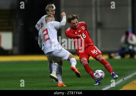 Newport, UK. 16th Nov, 2023. Charlie Savage of Wales u21's (16) in action. Wales U21 v Iceland U21, UEFA Euro U21 championship qualifying, group I match at Rodney Parade in Newport, South Wales on Thursday 16th November 2023. Editorial use only. pic by Andrew Orchard/Andrew Orchard sports photography/Alamy Live News Credit: Andrew Orchard sports photography/Alamy Live News Stock Photo