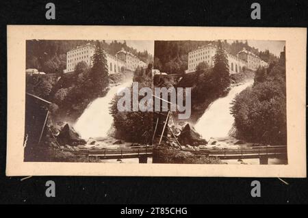 Franz Segl The Bad Gastein waterfall with the Hotel Straubinger built in 1840-1842, seen from the Grabenmühle. Albumin paper, on the box box / stereo format around 1865 Stock Photo