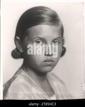 Rudolf Koppitz Portrait of the daughter of Hofrat Junk. Silver gelatin paper around 1925 Stock Photo