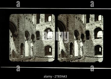 George Washington Wilson Rochester Castle, Kent, interior view. Glasiapositiv / Stereoformat around 1880 Stock Photo