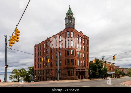 Marquette County Savings Bank. Marquette, United States Stock Photo