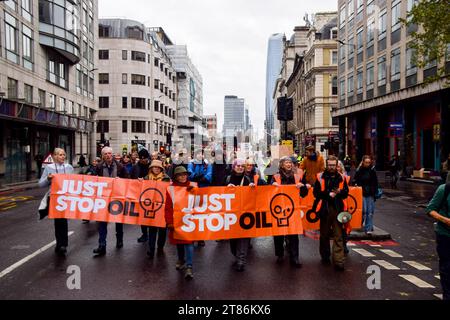 London, England, UK. 18th Nov, 2023. Just Stop Oil activists march near Blackfriars Bridge as they continue their protests against new fossil fuel licences. (Credit Image: © Vuk Valcic/ZUMA Press Wire) EDITORIAL USAGE ONLY! Not for Commercial USAGE! Stock Photo
