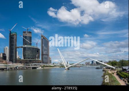 A view from Southbank Victoria Bridge along the Brisbane River toward the Neville Bonner Bridge with Queen's Wharf on the left-hand side. Stock Photo