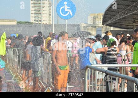 Rio de Janeiro, Brazil. 18th Nov, 2023. Fans of singer Taylor Swift suffer from colossal heat as they await the show to be held at the Engenhao stadium in the north of Rio de Janeiro. The cancert planned for Saturday wasostponed after 23-year-old fan dies at show amid extreme temperatures on Friday. (Credit Image: © Fausto Maia/TheNEWS2 via ZUMA Press Wire) EDITORIAL USAGE ONLY! Not for Commercial USAGE! Stock Photo