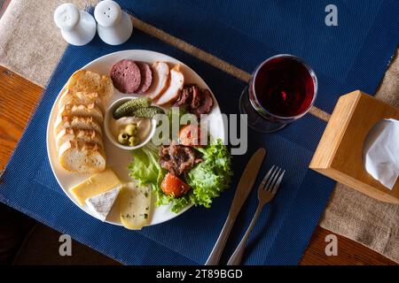 Antipasto/Charcuterie platter with camembert, smoked buffalo, marinated button mushrooms, roasted tomatoes, and more Stock Photo
