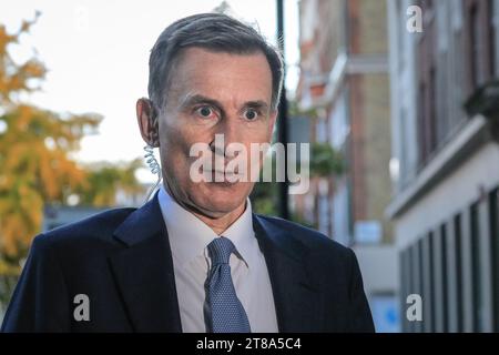 London, UK. 19th Nov, 2023. Jeremy Hunt, Chancellor of the Exchequer, at the BBC for the Sunday morning show with Laura Kuenssberg, is interviewed outside. On Wednesday, Hunt will present his much anticipated autumn budget to Parliament. Credit: Imageplotter/Alamy Live News Stock Photo