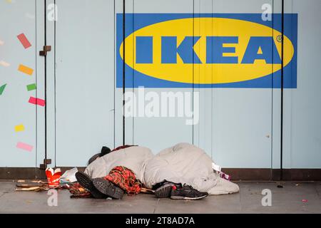 London, UK. 19th Nov, 2023. Following former Home Secretary Suella Braverman's controversial comments describing some people being homeless 'as a choice' and tents to be removed from them, rough sleepers are seen near Oxford Street in central London, sleeping without tents and in just sleeping bags in cold winter weather this morning. Credit: Imageplotter/Alamy Live News Stock Photo