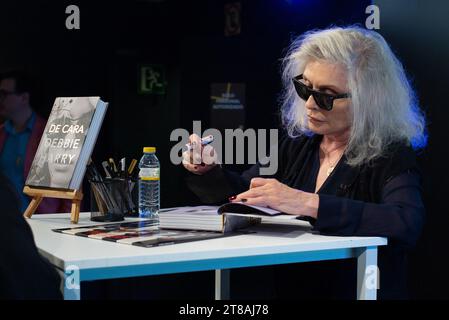 Madrid, Spain. 19th Nov, 2023. Vocalist Debbie Harry signs copies of her autobiography 'De cara' at FNAC Callao, on 19 November, 2023 in Madrid, Spain. (Photo by Oscar Gonzalez/Sipa USA) Credit: Sipa USA/Alamy Live News Stock Photo