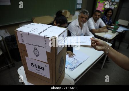 Buenos Aires, Argentina. 19th Nov, 2023. A voter casts a ballot at a polling station in Buenos Aires, Argentina, Nov. 19, 2023. Some 35.3 million eligible Argentines will vote in a presidential runoff Sunday to choose between the ruling party candidate, Economy Minister Sergio Massa and his rival from the far-right Liberty Advances coalition, Javier Milei. Credit: Martin Zabala/Xinhua/Alamy Live News Stock Photo