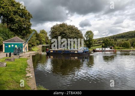 Narrowboat on the Kennet and Avon canal at the Dundas Aqueduct, Somerset, England, UK Stock Photo