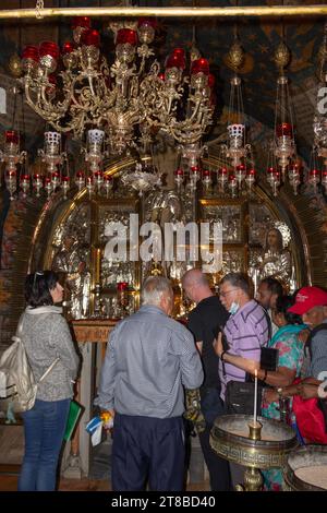 Church of the Holy Sepulchre, aka the Church of the Resurrection, interior with Chapel of Calvary or Golgotha Chapel. Twelfth Station: Figure of Chris Stock Photo