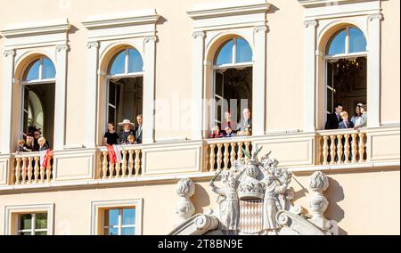 Monaco Ville, Monaco. 19th Nov, 2023. Royal Family of Monaco on the balcony of the Princely Palace in Monaco-Ville, on November 19, 2023, during the Monaco national day celebrations Credit: Albert Nieboer/Netherlands OUT/Point de Vue OUT/dpa/Alamy Live News Stock Photo