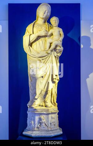 Madonna col Bambino  (Madonna with Child) Gaginian area, marble, first half of the 16th century - Museo Diocesiano di Monreale - Palermo, Italy Stock Photo