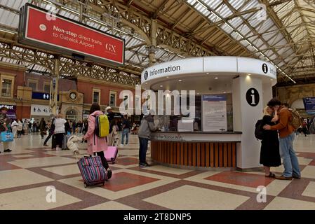People on the main concourse at London Victoria railway station,waitinbg for trains, August 2023 Stock Photo