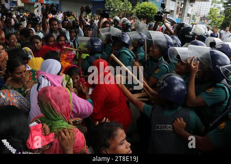 Dhaka Bangladesh 12 september2019,Garment workers blocked the capital's Tejgaon main road demanding salary hike. At one point, the workers chased each Stock Photo