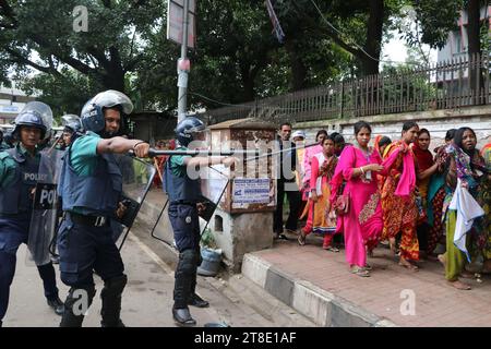 Dhaka Bangladesh 12 september2019,Garment workers blocked the capital's Tejgaon main road demanding salary hike. At one point, the workers chased each Stock Photo