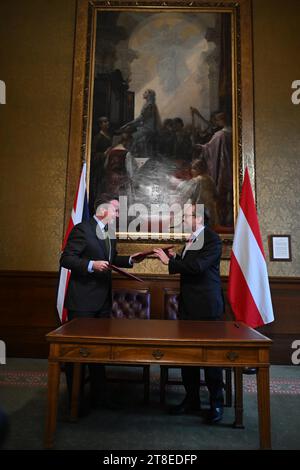 Foreign Secretary Lord David Cameron (left)and Austrian Foreign Minister, Alexander Schallenberg signing the UK-Austria Joint Vision Statement, at the Foreign, Commonwealth & Development Office, central London . Picture date: Monday November 20, 2023. Stock Photo