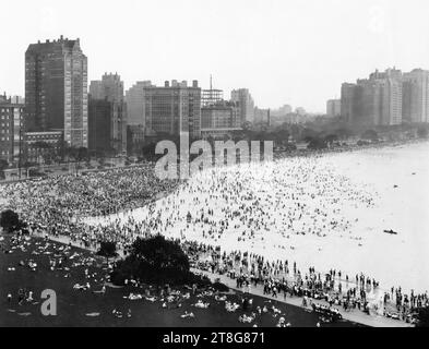 Oak Street beach in Chicago in a photo from the 1920s. The beach is adjacent to Lake Shore Drive on Lake Michigan. Stock Photo