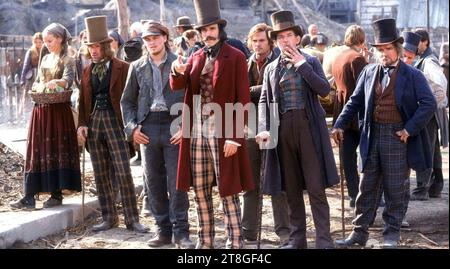 GANGS OF NEW YORK 2002 Miramax Films production with Daniel Day-Lewis centre and Leonardo DiCaprio to his right Stock Photo