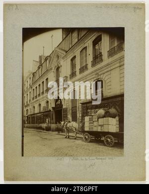 Hôtel d'Albret, 31 rue des Francs-Bourgeois, 4th arrondissement, Paris, Atget, Eugène (Jean Eugène Auguste Atget), Photographer, In 1898, Photography, Graphic arts, Photography, Albumen print, Dimensions - Works: Height: 21.8 cm, Width: 17.3 cm, Dimensions - Old mount:, Height: 30 cm, Width: 24.8 cm Stock Photo