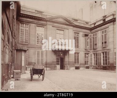 Hotel du Marquis de Chantosme, 6 rue de Tournon, 6th arrondissement, Paris. September 1900, Atget, Eugène (Jean Eugène Auguste Atget), Photographer, Photography, Graphic arts, Albumen print, Dimensions - Works: Height: 17.1 cm, Width: 22.1 cm, Dimensions - Mounting:, Height: 24 cm, Width: 30 cm Stock Photo