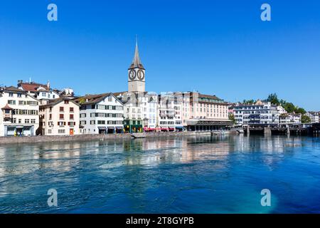 Zürich Skyline Stadt am Fluss Limmat in der Schweiz Zürich, Schweiz - 10. August 2023: Zürich Skyline Stadt am Fluss Limmat in Zürich, Schweiz. *** Zurich Skyline City on the River Limmat in Switzerland Zurich, Switzerland 10 August 2023 Zurich Skyline City on the River Limmat in Zurich, Switzerland Credit: Imago/Alamy Live News Stock Photo