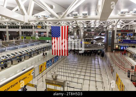 Flughafen New York JFK Airport Terminal 1 in den USA New York, USA. , . Terminal 1 des Flughafen New York John F Kennedy JFK in den USA. *** New York JFK Airport Terminal 1 in the USA New York, USA April 29, 2023 Terminal 1 of New York John F Kennedy JFK Airport in the USA Credit: Imago/Alamy Live News Stock Photo