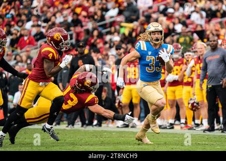 USC Trojans linebacker Mason Cobb (13) misses on a tackle against UCLA Bruins running back Carson Steele (33)during a NCAA football game, Saturday, No Stock Photo