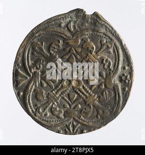 Counting token with fleur-de-lys shield and cross, 13th-15th century, Numismatics, Coinage, Bronze, Dimensions - Work: Diameter: 2.6 cm, Weight (type size): 3.56 g Stock Photo