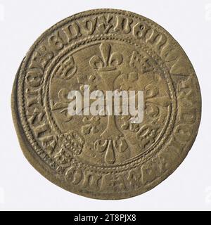 Counting token with fleur-de-lys shield and cross, XIIIth-XVth century, Numismatic, Coinage, Bronze, Dimensions - Work: Diameter: 3 cm, Weight (type dimension): 3.54 g Stock Photo