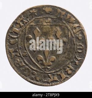 Counting token with fleur-de-lys shield and cross, 13th-15th century, Numismatics, Coinage, Bronze, Dimensions - Work: Diameter: 2.6 cm, Weight (type size): 2.75 g Stock Photo