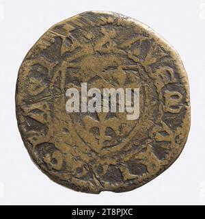 Counting token with fleur-de-lys shield and cross, XIIIth-XVth century, Numismatic, Coinage, Bronze, Dimensions - Work: Diameter: 3 cm, Weight (type dimension): 8.52 g Stock Photo