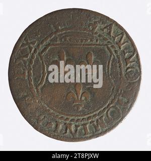 Counting token with fleur-de-lys shield and cross, XIIIth-XVth century, Numismatic, Coinage, Copper, Dimensions - Work: Diameter: 3 cm, Weight (type dimension): 4.66 g Stock Photo