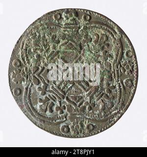 Counting token with fleur-de-lys shield, XIIIth-XVth century, Numismatics, Token (numismatic), Bronze, Dimensions - Work: Diameter: 2.4 cm, Weight (type dimension): 4.52 g Stock Photo