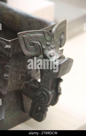 Bronze Gui, Late Shang-Early Western Zhou, 11th C. BC, Bronze gallery ...
